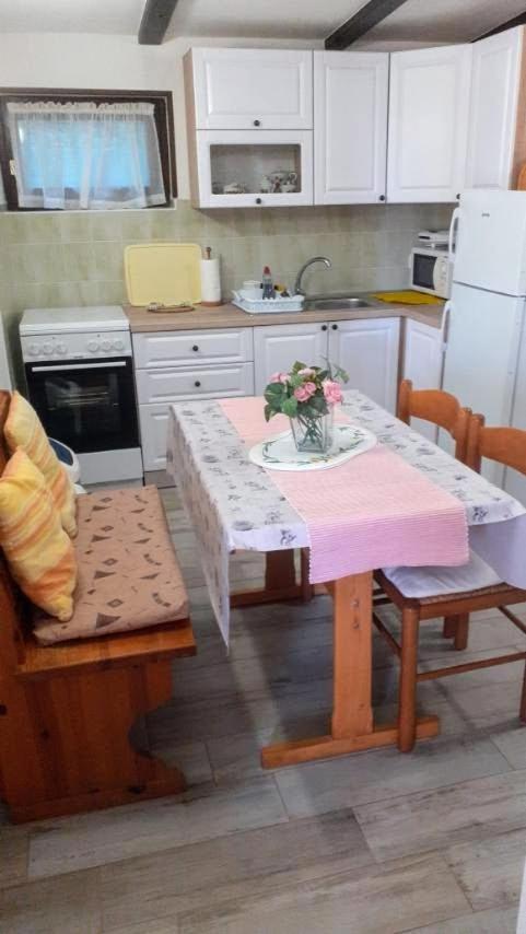 Apartments Pinezic Мартиншчица Экстерьер фото